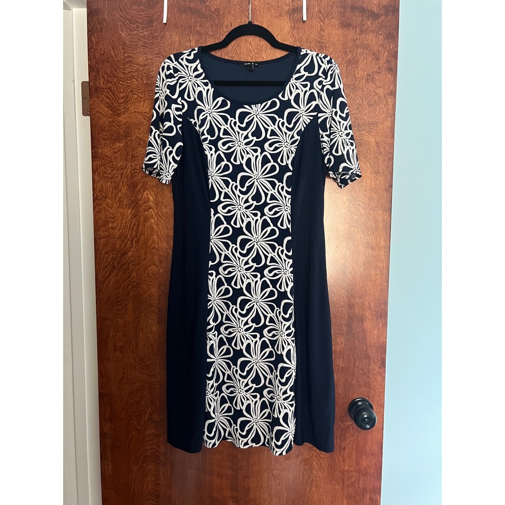 Sami & Jo Sheath Dress Womens L Navy Blue and White Floral Slimming Short Sleeve